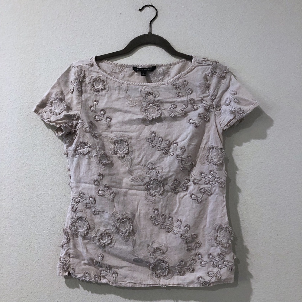 Banana Republic Embroidered Floral Tan Short Sleeve Tee